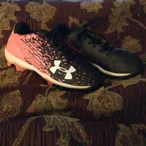 Boys Under Armour Baseball Shoes.  Size 2.5
